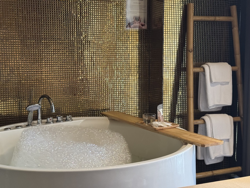 Dhyana Spa - Bath Tub